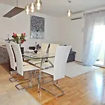 아파트 Paola 오미스