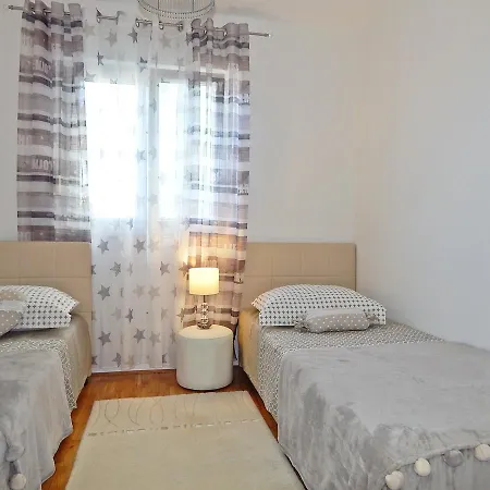 Paola Apartamento Omiš